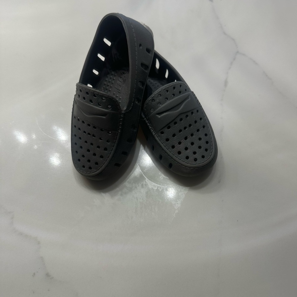 Floafers Size 7 Dark Grey